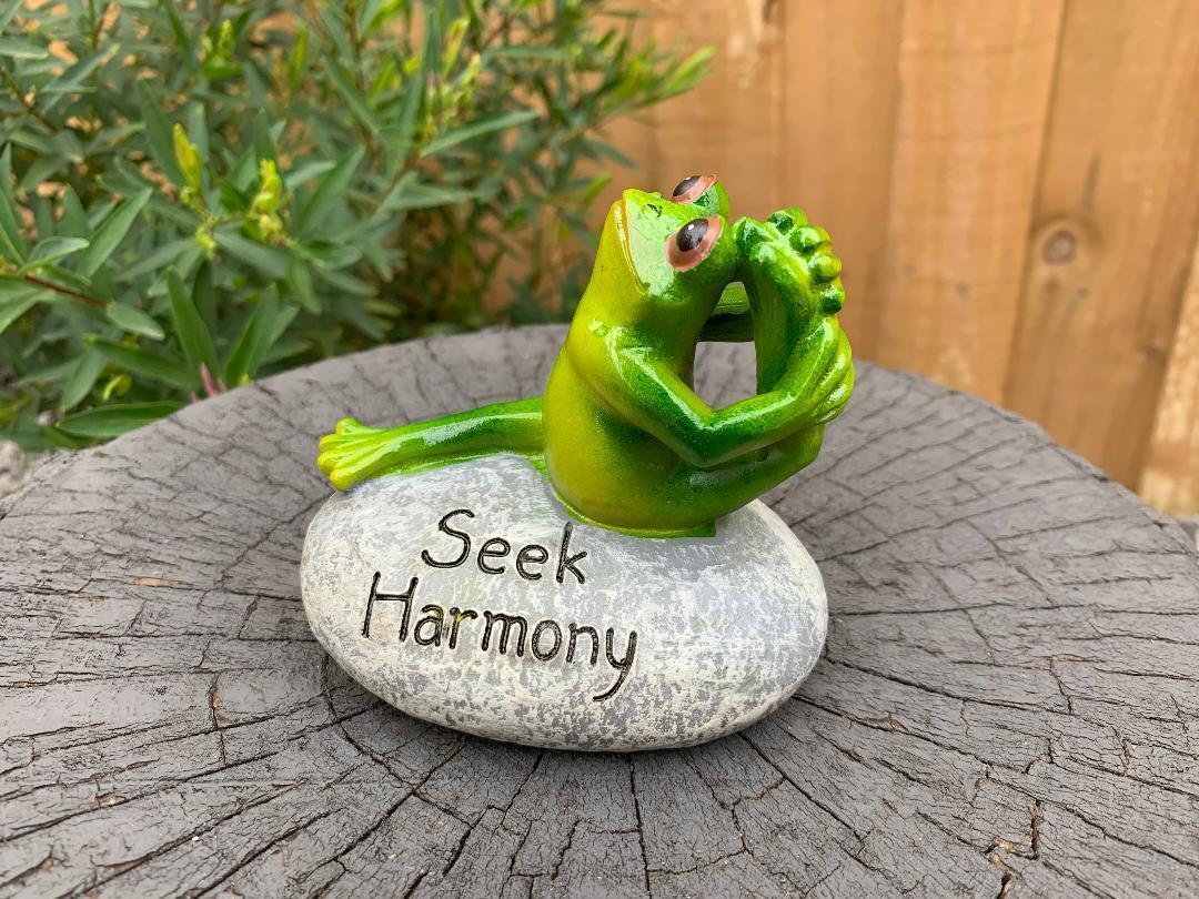Frogs Decorative Yoga Frog on Stone Figurines Funny Garden Home Décor Ornament