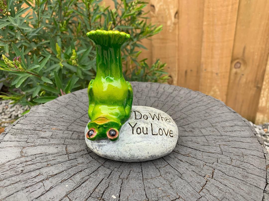 Frogs Decorative Yoga Frog on Stone Figurines Funny Garden Home Décor Ornament