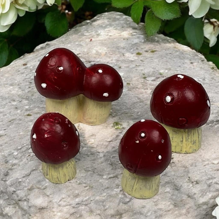 Miniature Garden Gnomes and Mushrooms Figurine Fairy Garden Accessories 7pcs